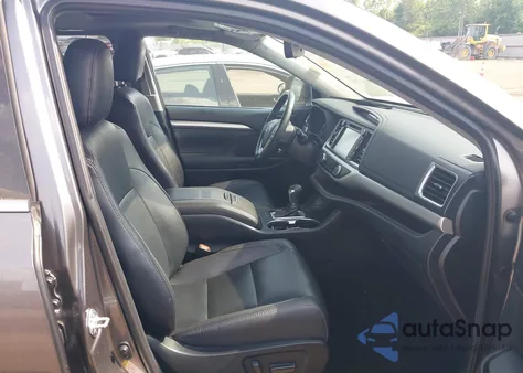 2019 Toyota Highlander Xle z USA, uszkodzony, nr VIN 5TDJZRFHXKS586184